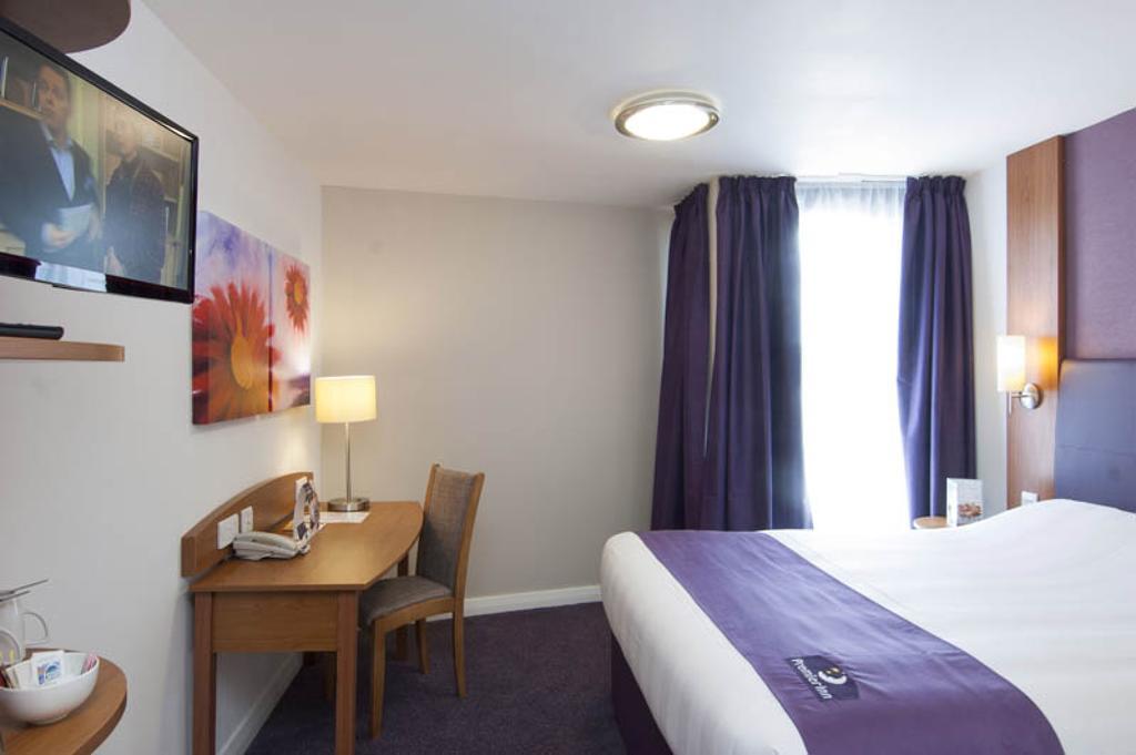 Premier Inn Camberley Room photo