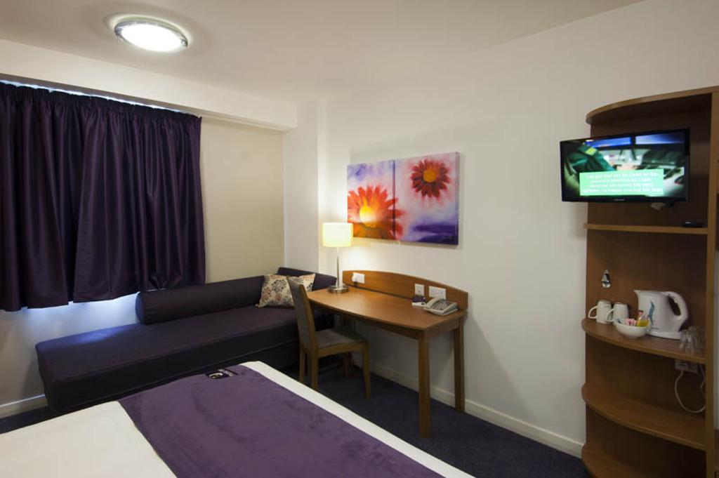 Premier Inn Camberley Exterior photo