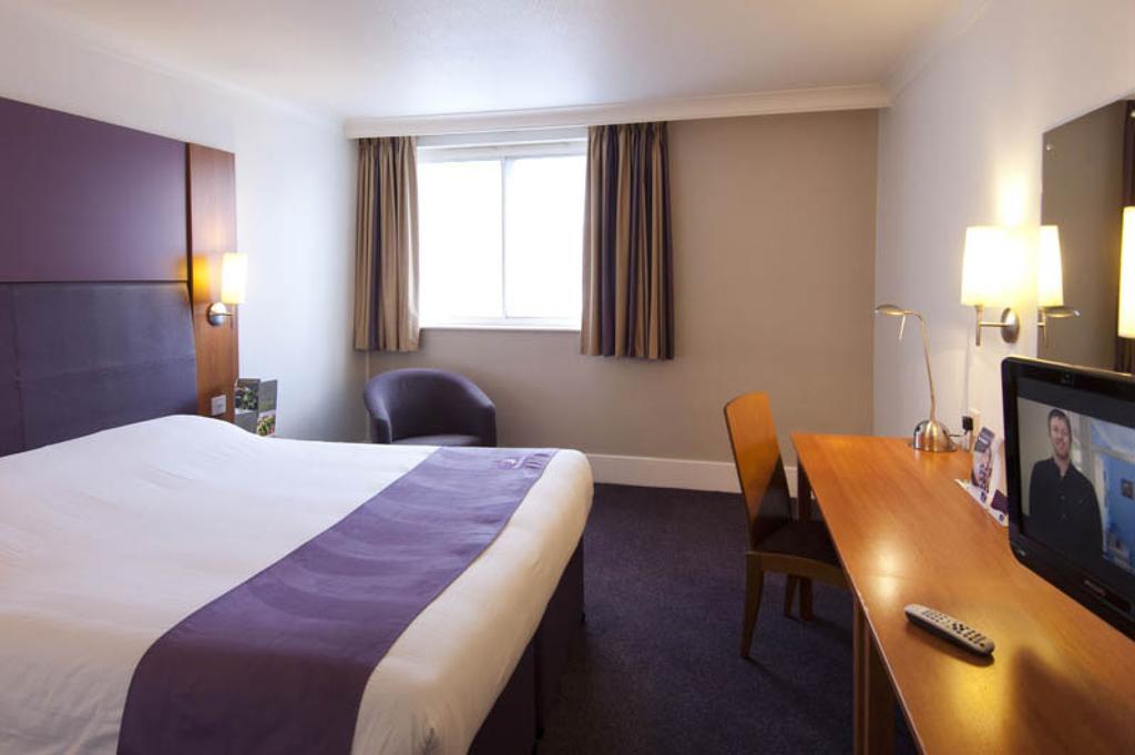 Premier Inn Camberley Exterior photo