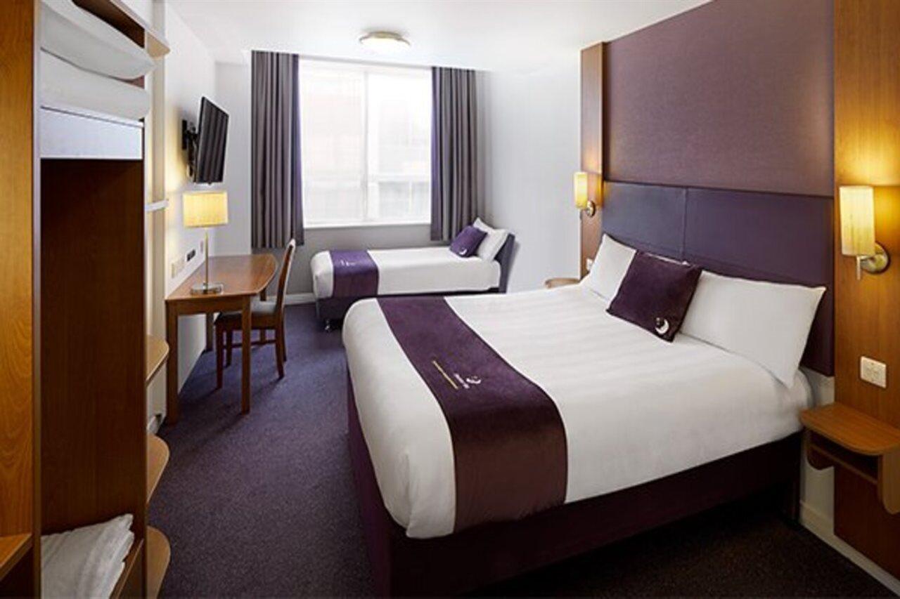 Premier Inn Camberley Exterior photo