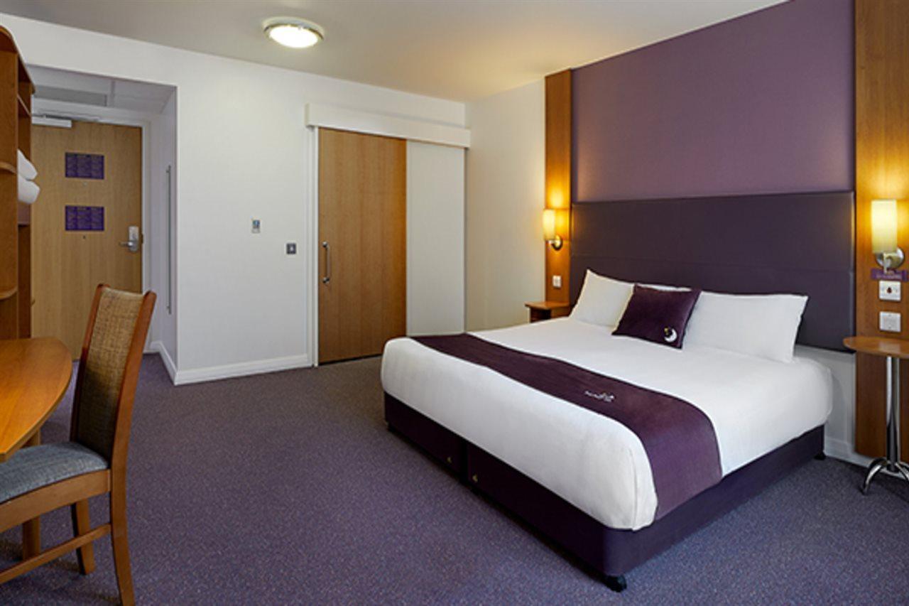 Premier Inn Camberley Exterior photo