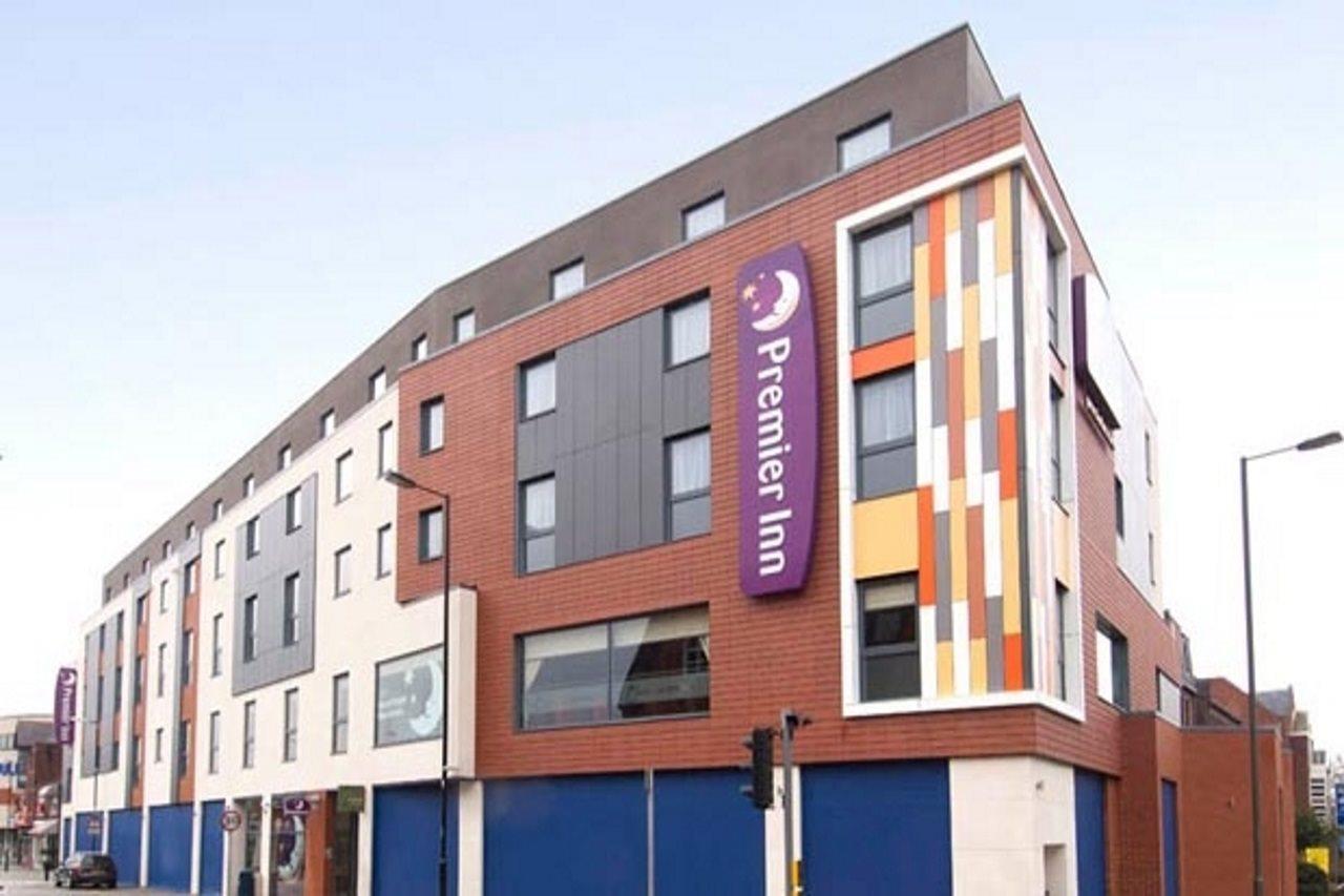 Premier Inn Camberley Exterior photo