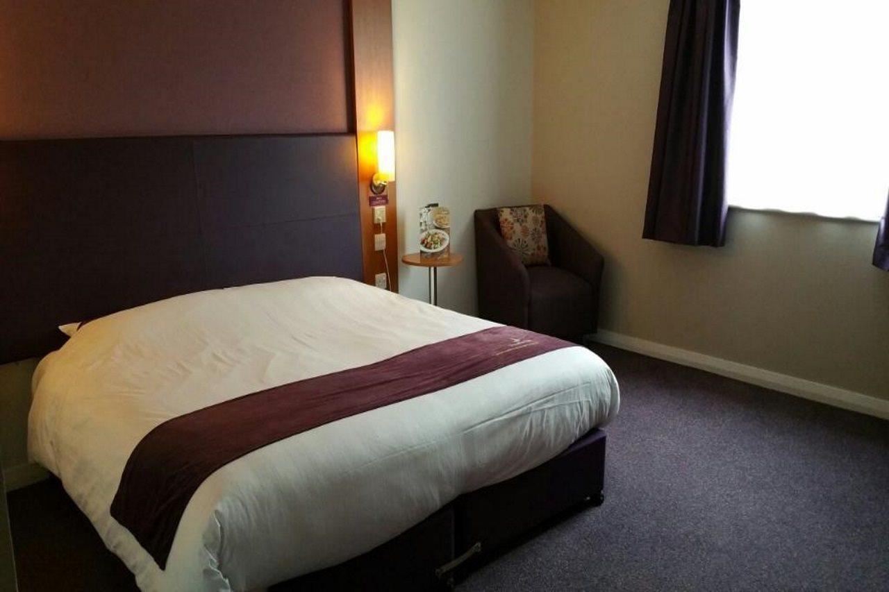 Premier Inn Camberley Exterior photo