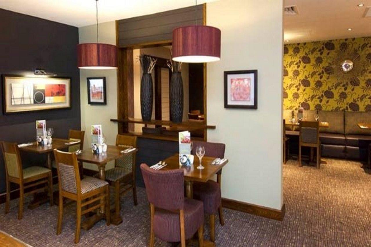 Premier Inn Camberley Exterior photo