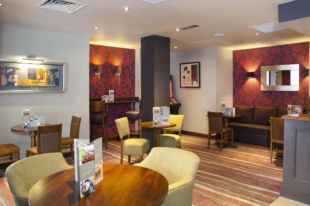 Premier Inn Camberley Exterior photo